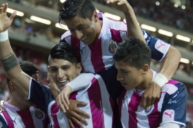 Chivas gana y hunde a Morelia
