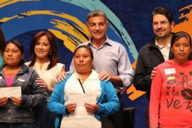 En coordinación con el alcalde de Puebla, Luis Banck, se realizó la sexta entrega de estos apoyos a mil 611 mujeres de la capital