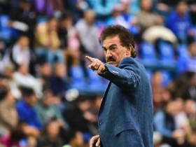 La Volpe podría dirigir en Chile