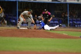 Pericos derrota 7-2 a los Acereros al finalizar serie