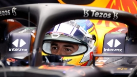 Checo Pérez termina quinto en la segunda práctica en Australia