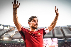 Totti anuncia oficialmente su retiro de las canchas