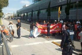 Los quejosos se manifestaron a las afueras del nosocomio