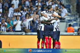 Monterrey golea a Santos