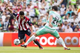 Santos y Chivas, los peores del torneo se enfrentan