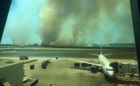 Incendio cerca del aeropuerto