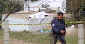 Un pintor de 46 años de edad fue asesinado de dos impactos de bala mientras que otro varón resultó herido