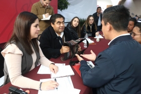 Más de 60 personas conversaron con el gobernador Miguel Barbosa en Casa Aguayo