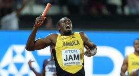Bolt se retira de las pistas corriendo lesionado