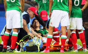 Carlos Salcedo fuera tres meses