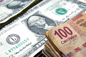 Peso mexicano interrumpe racha alcista, dólar cotiza a 18.85