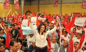 Ofrece Blanca Alcalá mejorar vialidades en la mixteca poblana