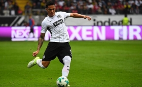 Frankfurt y Salcedo empatan vs Dortmund