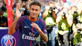 Neymar presentado en el Parque de los Príncipes