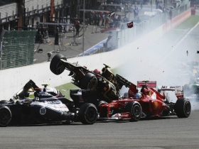 “Checo” no terminó el GP de Bélgica; colisionó con Ocon