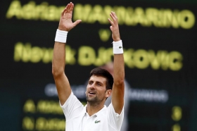 Djokovic avanza a cuartos de final de Wimbledon