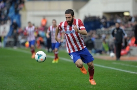 Arda Turan, refuerza la línea del centro en el conjunto azulgrana.