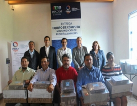 Entregan equipos de cómputo