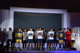 Pumas presenta su nuevo uniforme