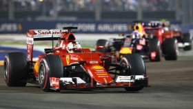 Vettel arranca primero en GP Singapur
