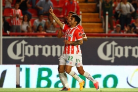 Necaxa gana de último minuto