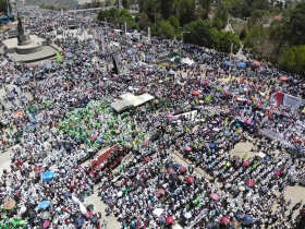 Se dieron cita simpatizantes y militantes que coreaban su apoyo al abanderado 