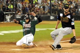 Toros de Tijuana pega primero