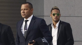 Neymar viaja a Barcelona