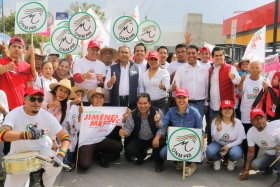 El candidato caminó las principales calles de Cuautlancingo y San Pedro Cholula