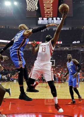 Warriors y Rockets ganan ponen sus series 2-0 en el Oeste