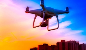 ¿Cómo se tramita la licencia para volar un dron?