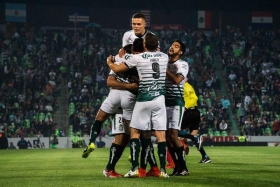 Santos golea a Lobos BUAP